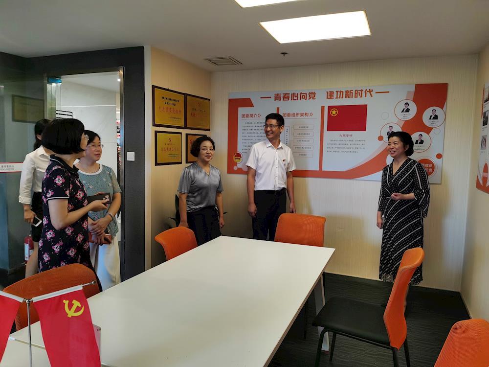 76ed022cec1b4fe1a6f72c2015b4e282.jpg