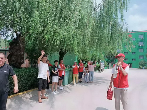 送行的河南老乡.jpg