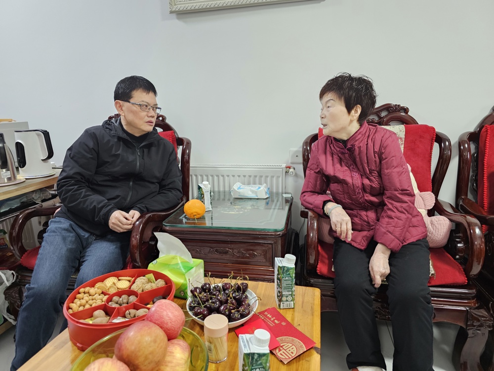 李育智走访慰问退休干部