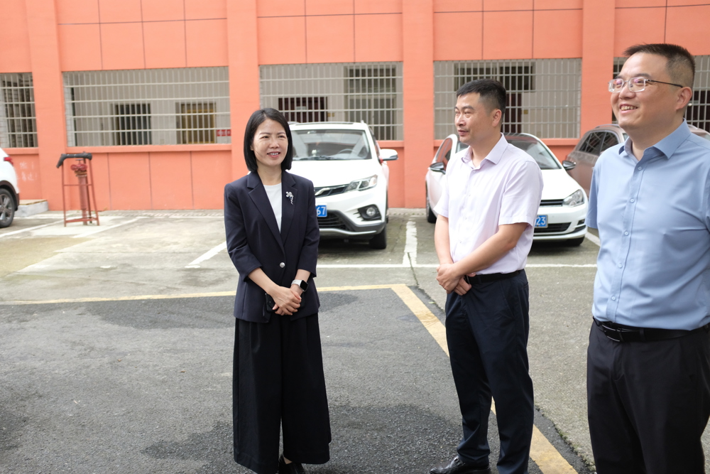 鲁晓凤率队开展优化中心城区教育资源布局工作调研