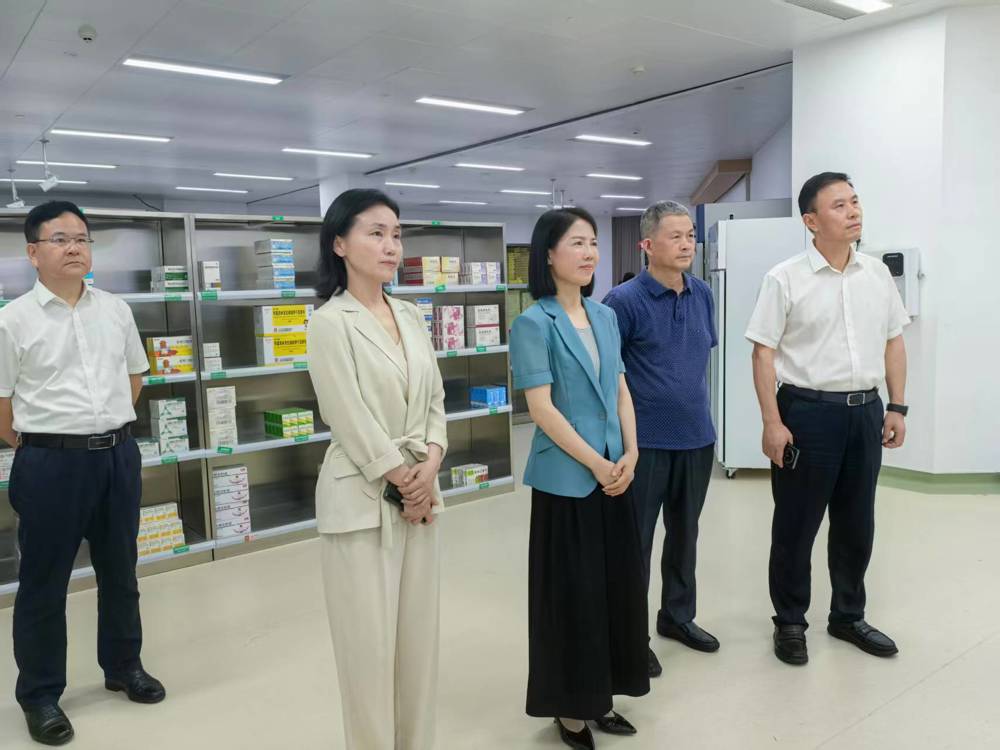 鲁晓凤调研医德医风建设工作