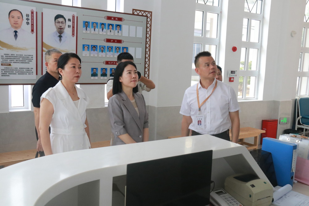 鲁晓凤率队开展紧密型县域医共体建设工作调研